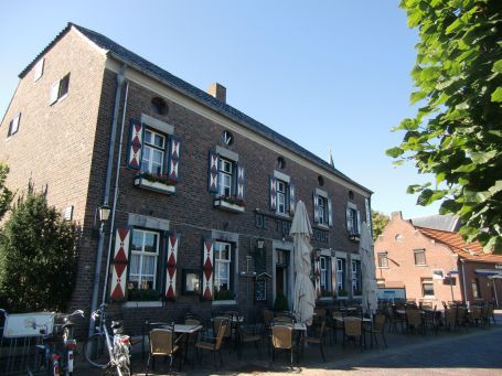 Beesel NL : Markt, Cafe De Troubadour ( ehem. Bierbrauerei )